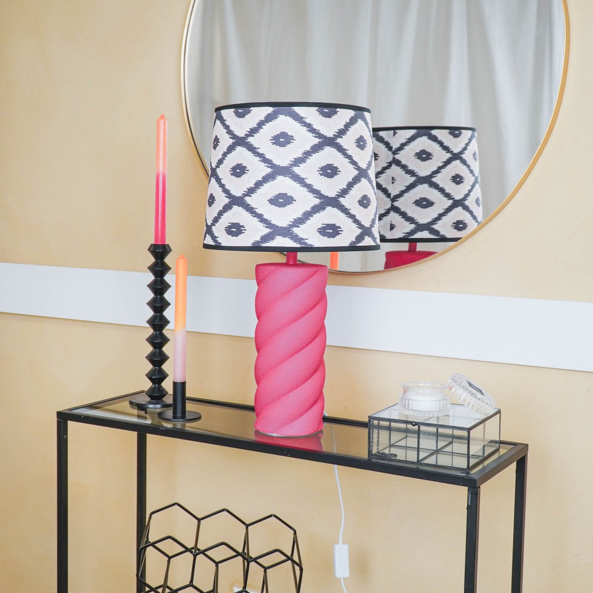 Tischlampe - Keramik - Neonrosa - E27- 12x12x28cm