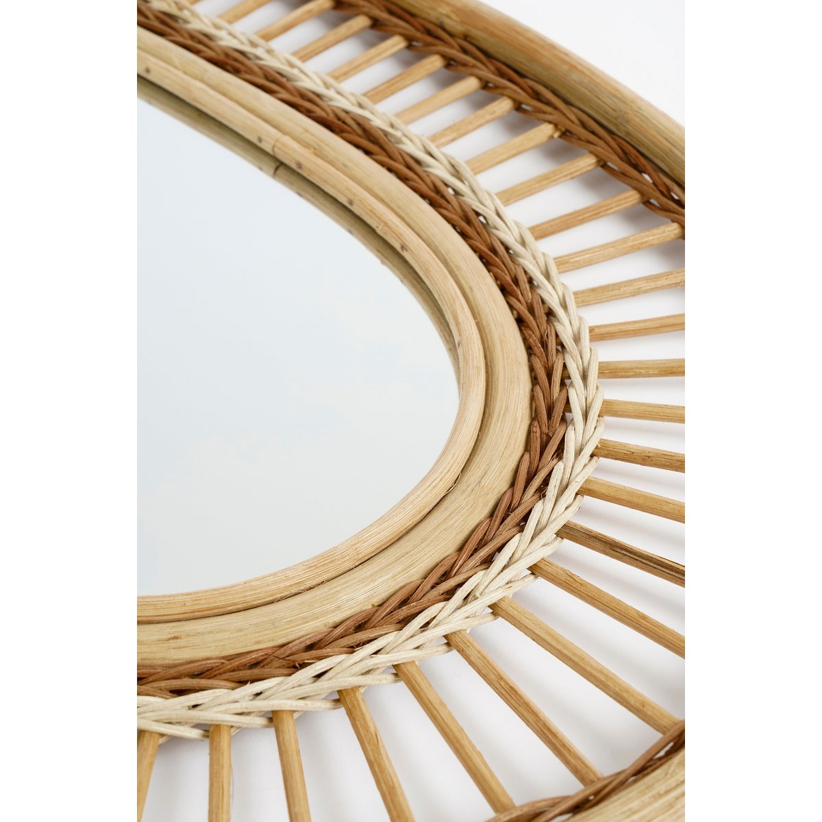 Ovaler Wandspiegel - L59 x B40 x H3 cm - Rattan - hellbraun