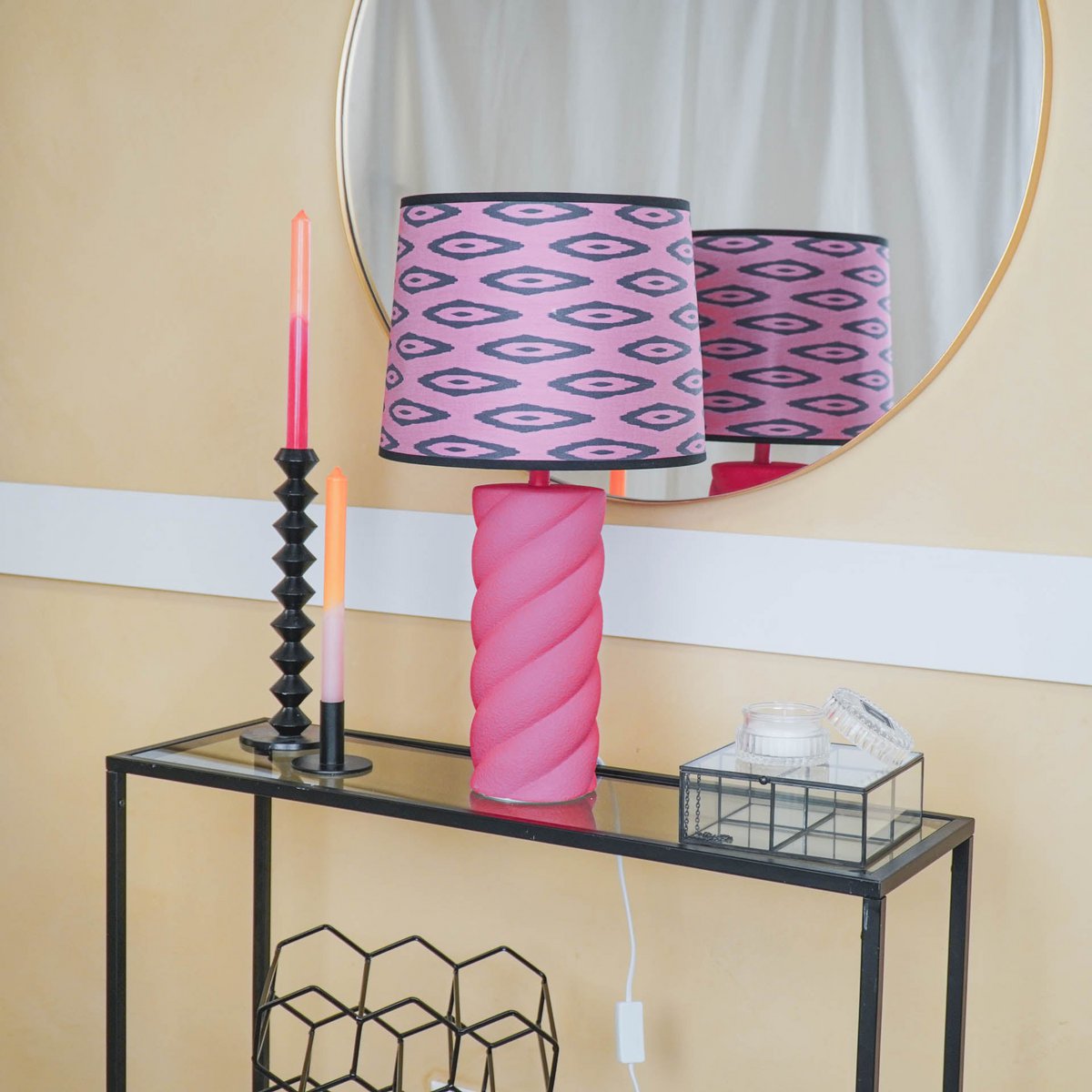 Tischlampe - Keramik - Neonrosa - E27- 12x12x28cm