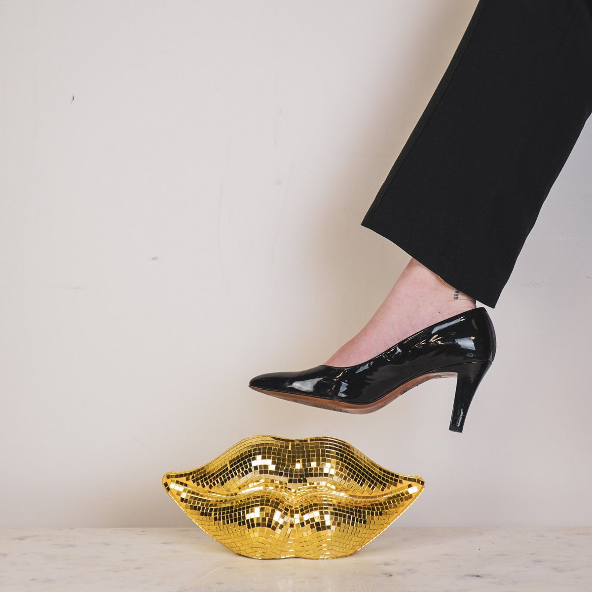 Ornament - Disco -LIPS - Glas - Gold - 29x10x13,5 cm