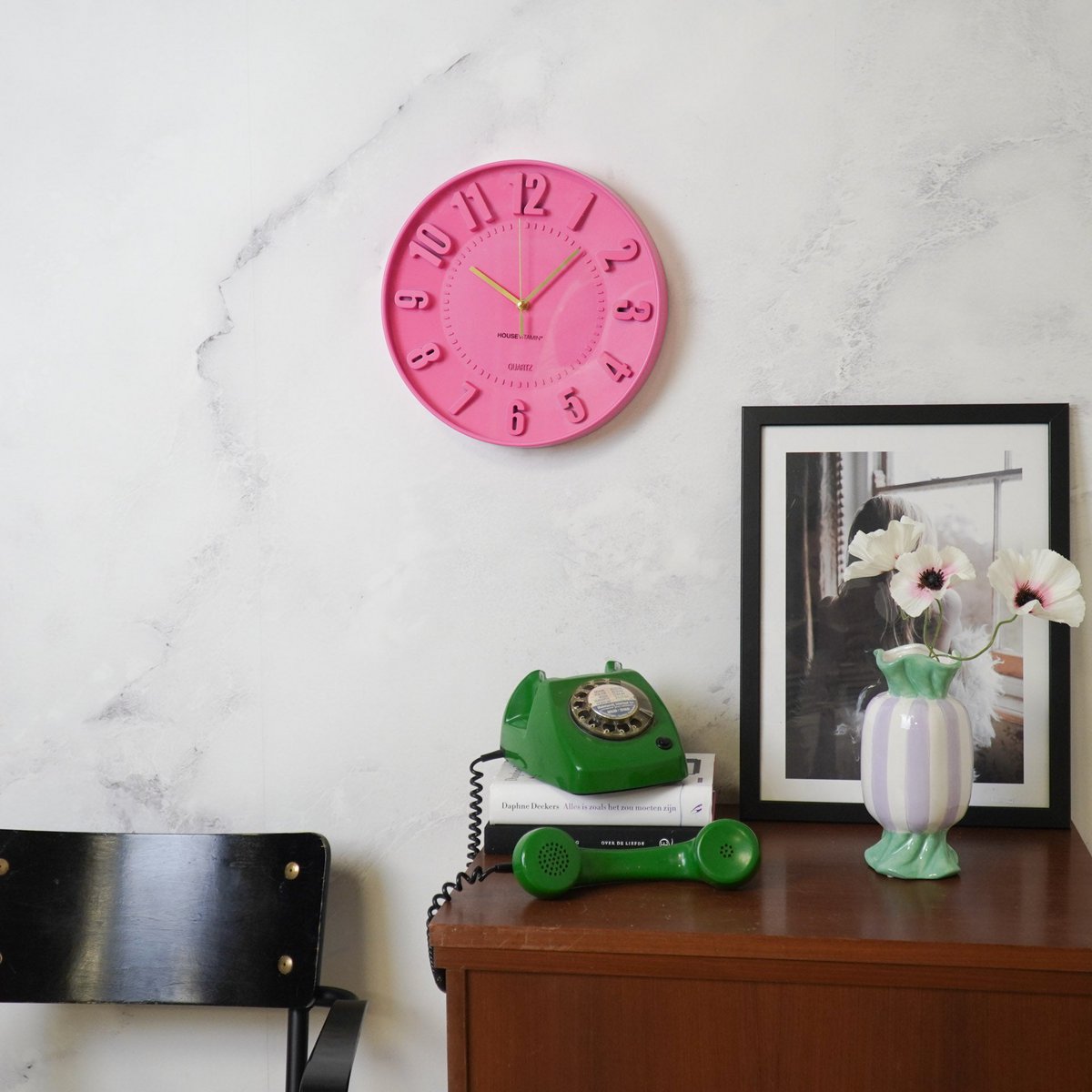 Uhr- Wanduhr Nummern- Neon Pink -30x30x4cm