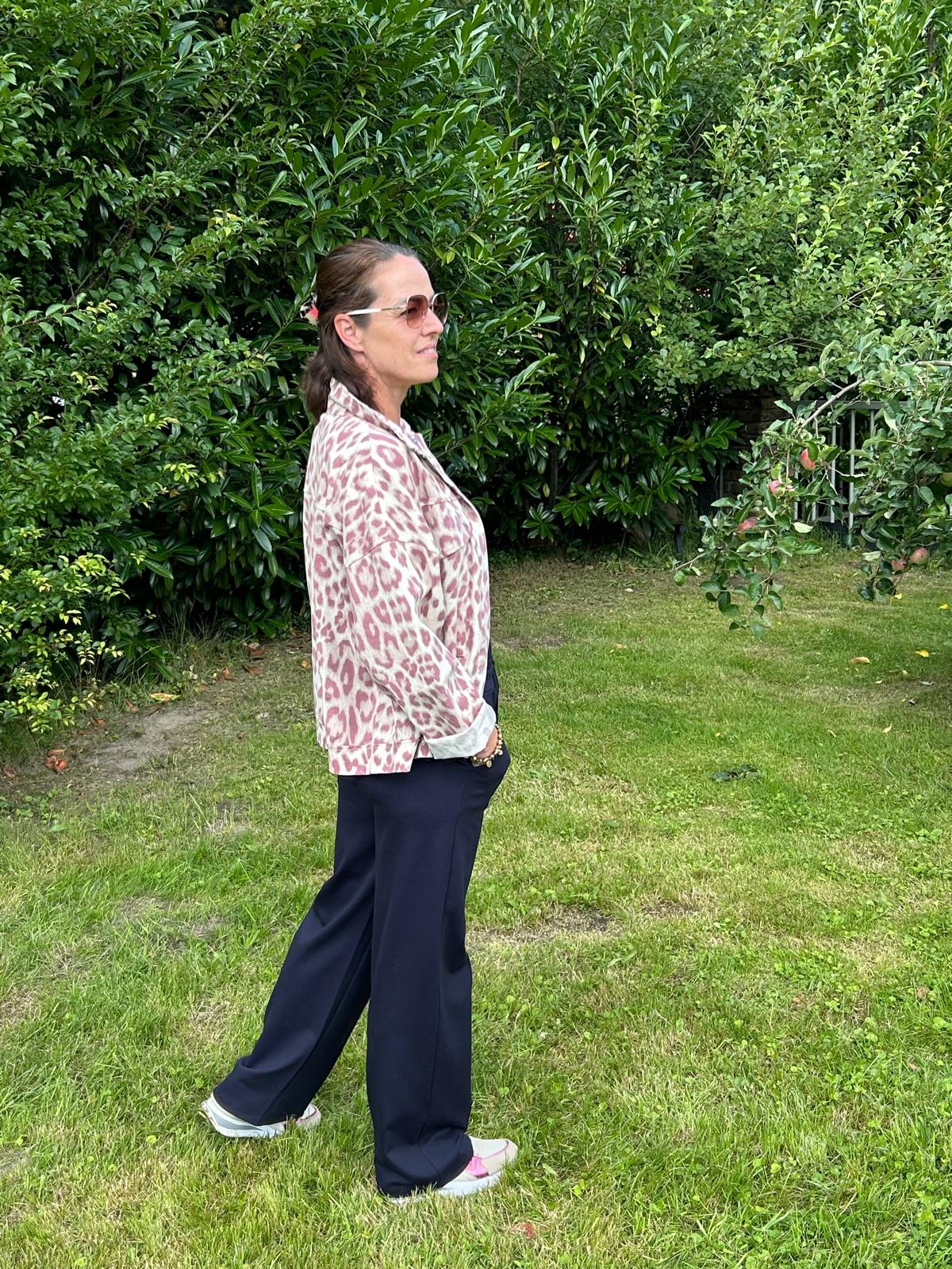Jeansjacke im Leo-Print – Oversize Look, Einheitsgröße 36–44