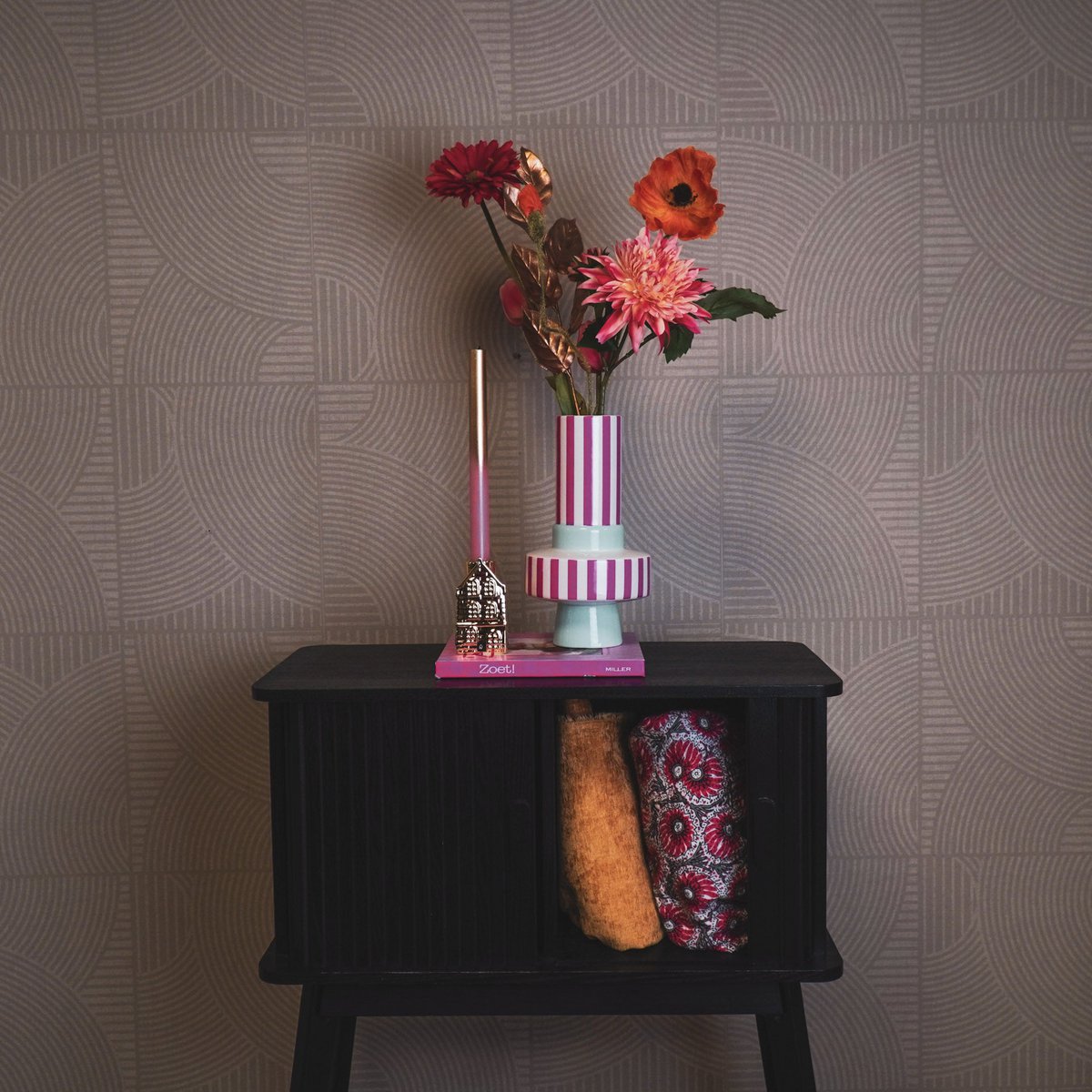 Vase - Streifen - Keramik - Mintgrün/Neonrosa -14x14x26 cm
