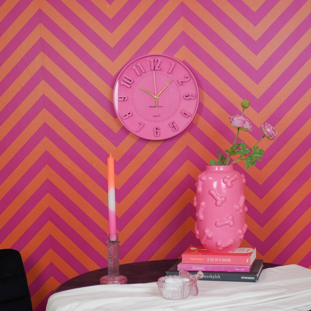 Uhr- Wanduhr Nummern- Neon Pink -30x30x4cm