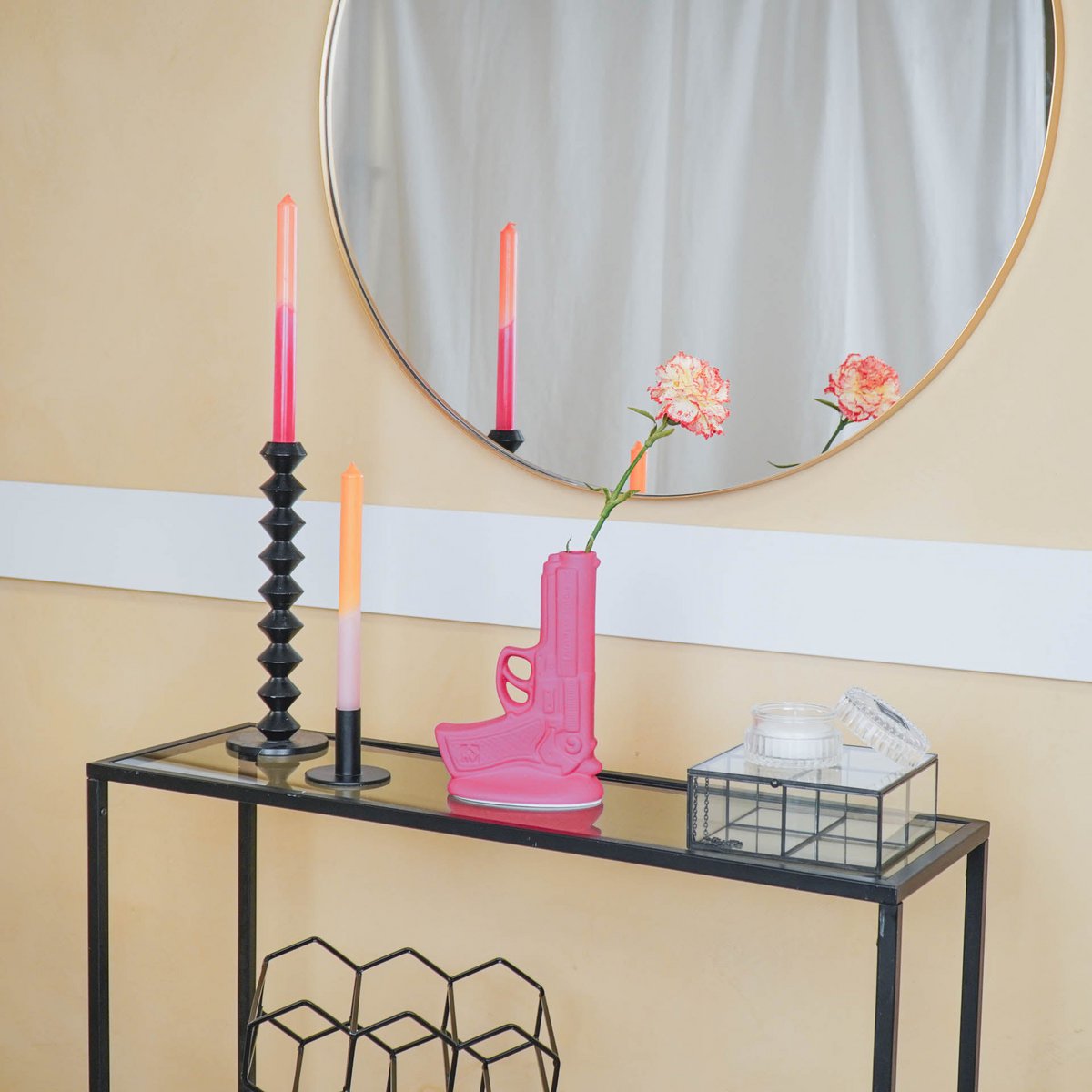 Vase - Gun - Keramik - Neonrosa - 15x9x23cm