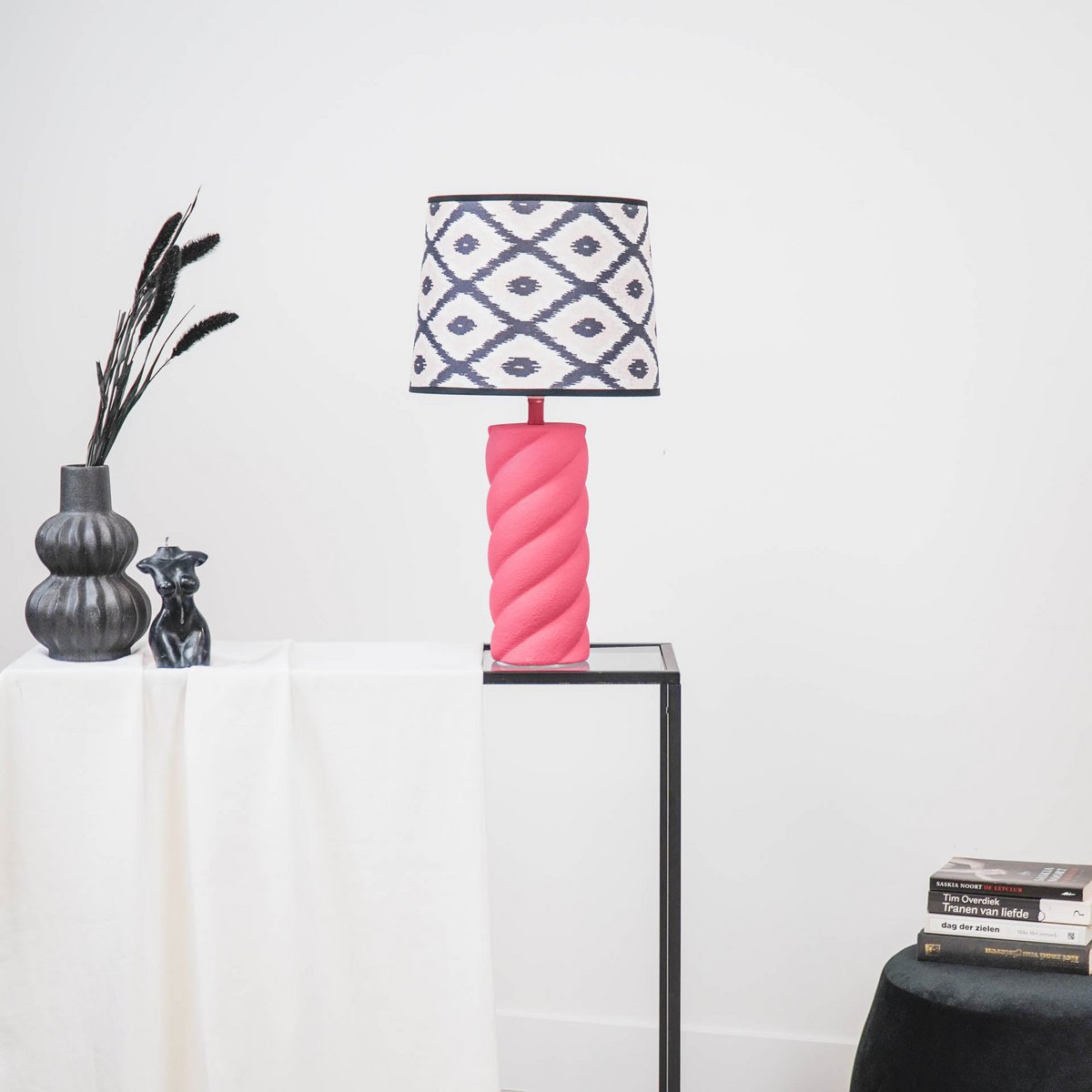 Tischlampe - Keramik - Neonrosa - E27- 12x12x28cm