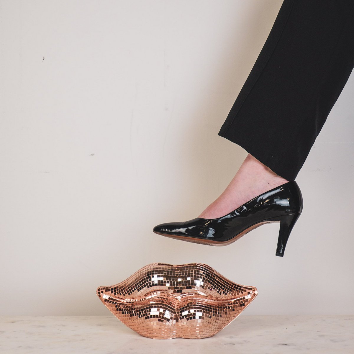 Ornament - Disco Lippe - Glas - Roségold- 29x10x13,5 cm
