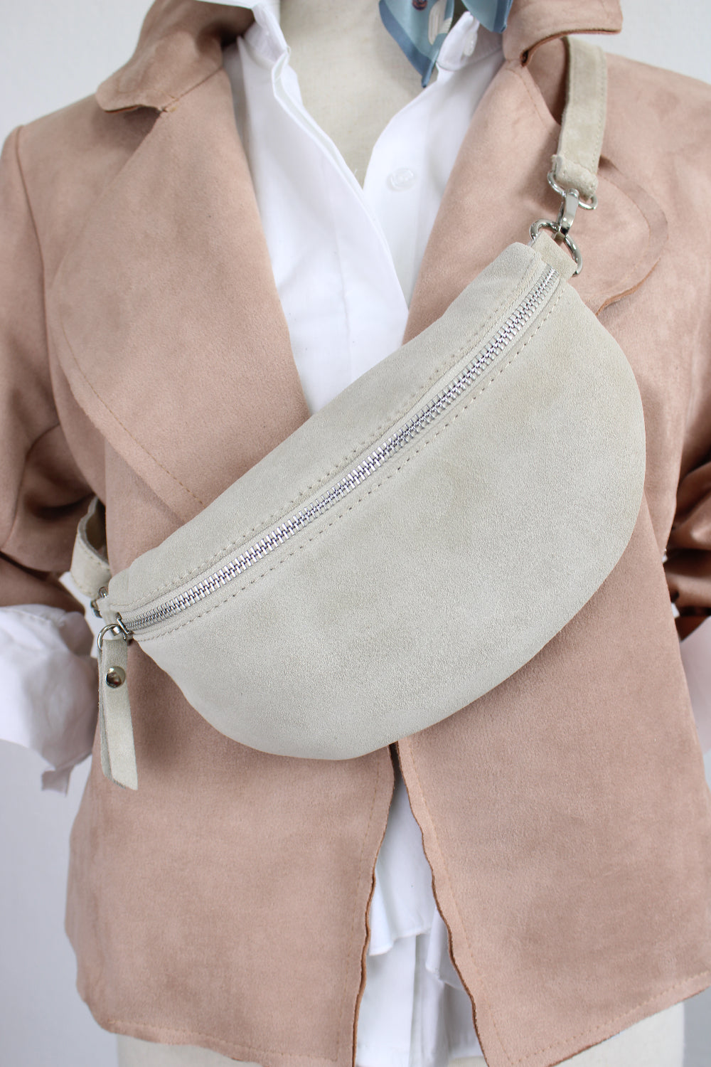 Bauchtasche Damen aus Wildleder – Stylisch &amp; Praktisch