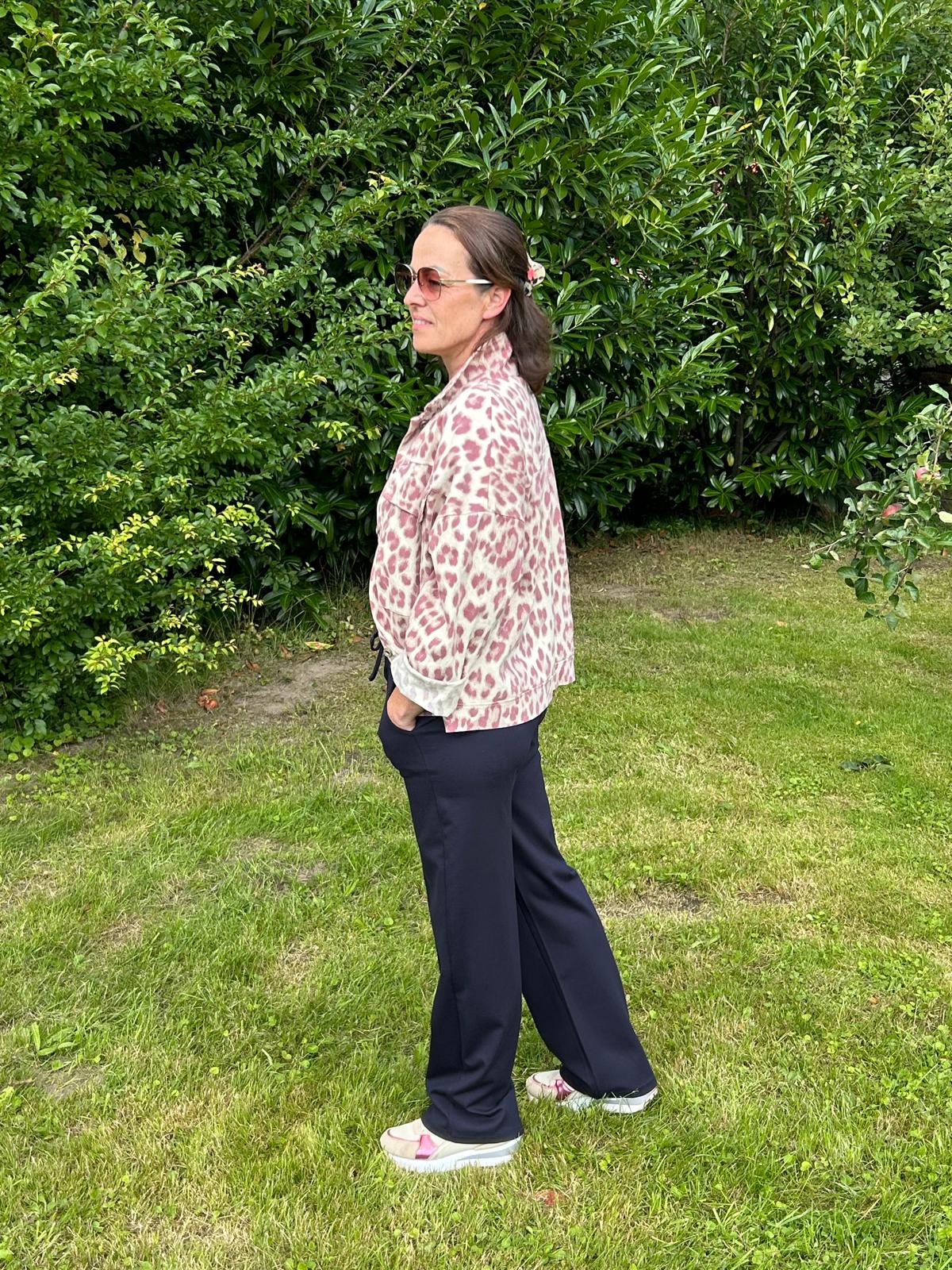 Jeansjacke im Leo-Print – Oversize Look, Einheitsgröße 36–44