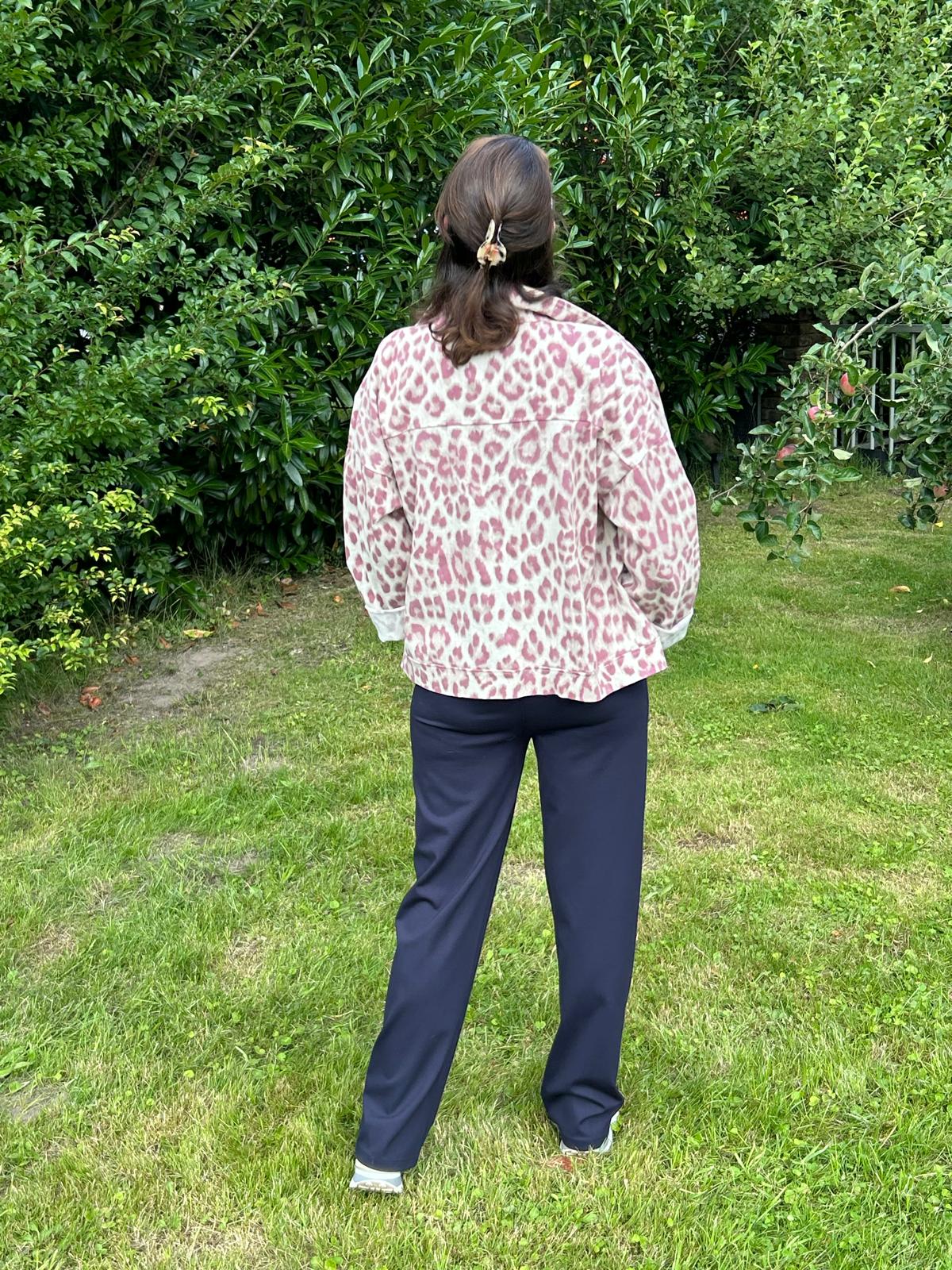 Jeansjacke im Leo-Print – Oversize Look, Einheitsgröße 36–44