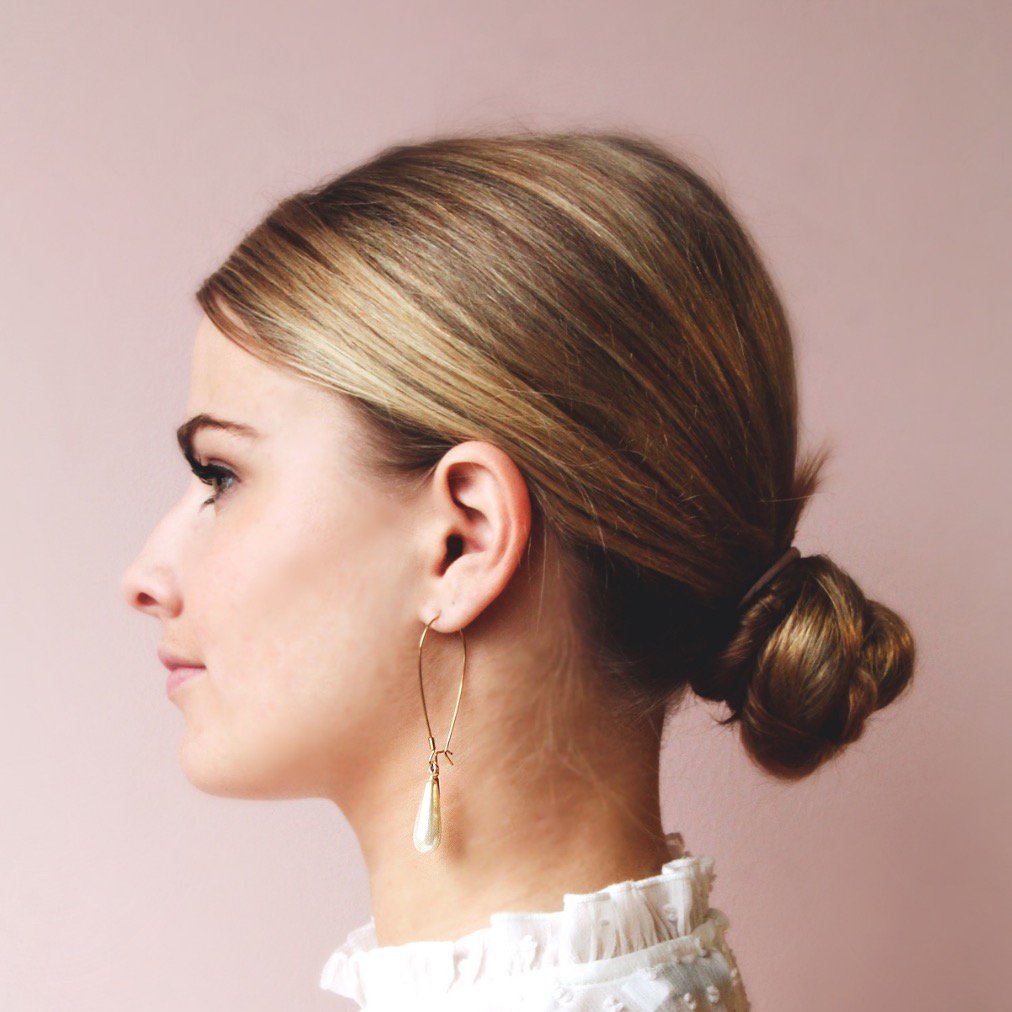 Classic Pearl Earhangers Cream